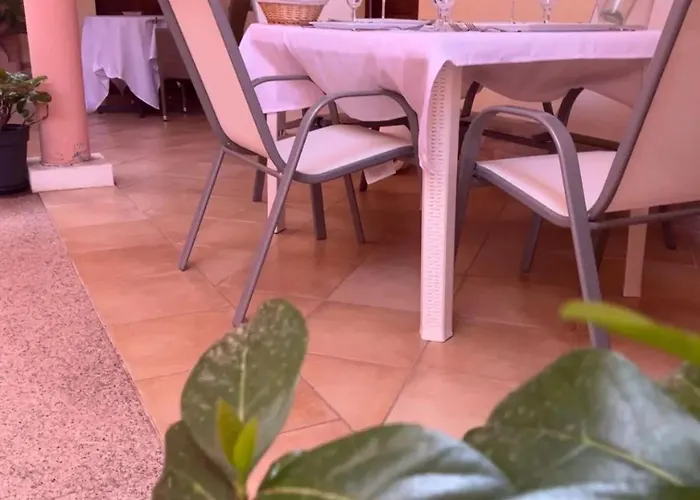 Cozy House With Terrace In Pula, 85 M², Garden Holiday home Pula