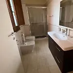 Cozy House With Terrace In Pula, 85 M², Garden 別荘