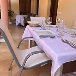 別荘 Cozy House With Terrace In Pula, 85 M², Garden