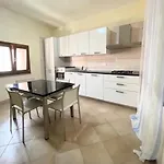Cozy House With Terrace In Pula, 85 M², Garden プーラ