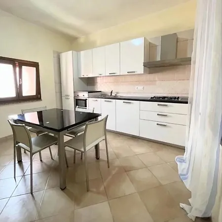 Cozy House With Terrace In Pula, 85 M², Garden Pula