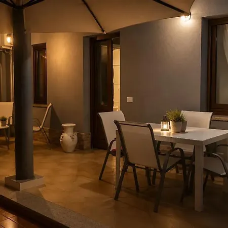 Cozy House With Terrace In Pula, 85 M², Garden