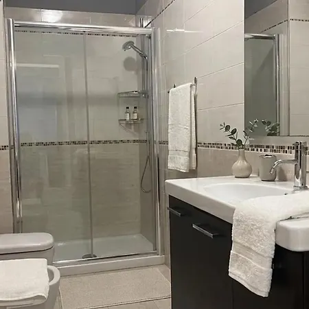 Cozy House With Terrace In Pula, 85 M², Garden Casa de Férias