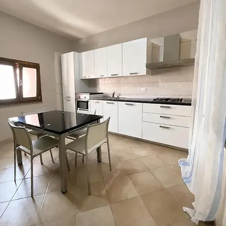 Cozy House With Terrace In Pula, 85 M², Garden Pula