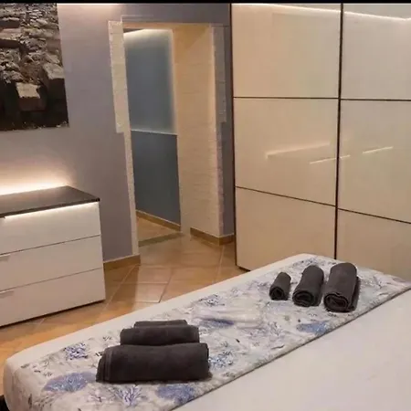 Cozy House With Terrace In Pula, 85 M², Garden Pula