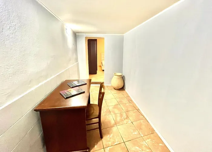 Cozy House With Terrace In Pula, 85 M², Garden Pula